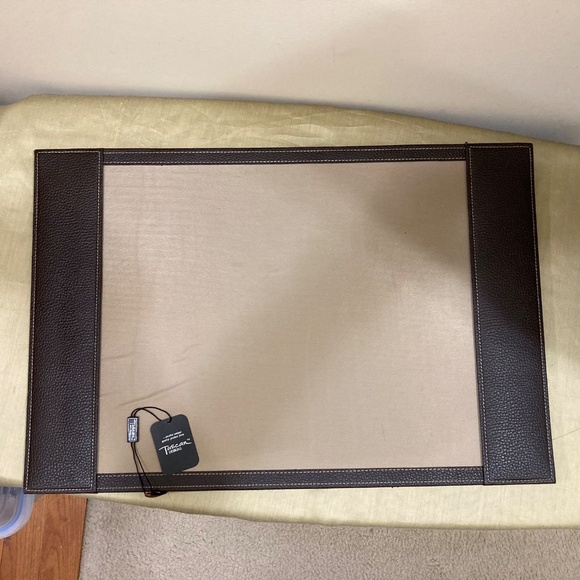 Tuscan Designs Classic Desk Pad, brown, 23.5 x 15.5 - Picture 2 of 8
